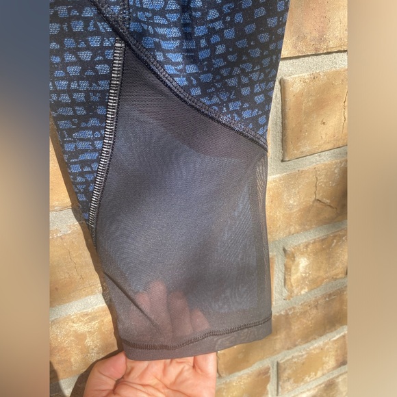 Lululemon Deep Breath Cropped Leggings, Size 4 - Picture 11 of 13